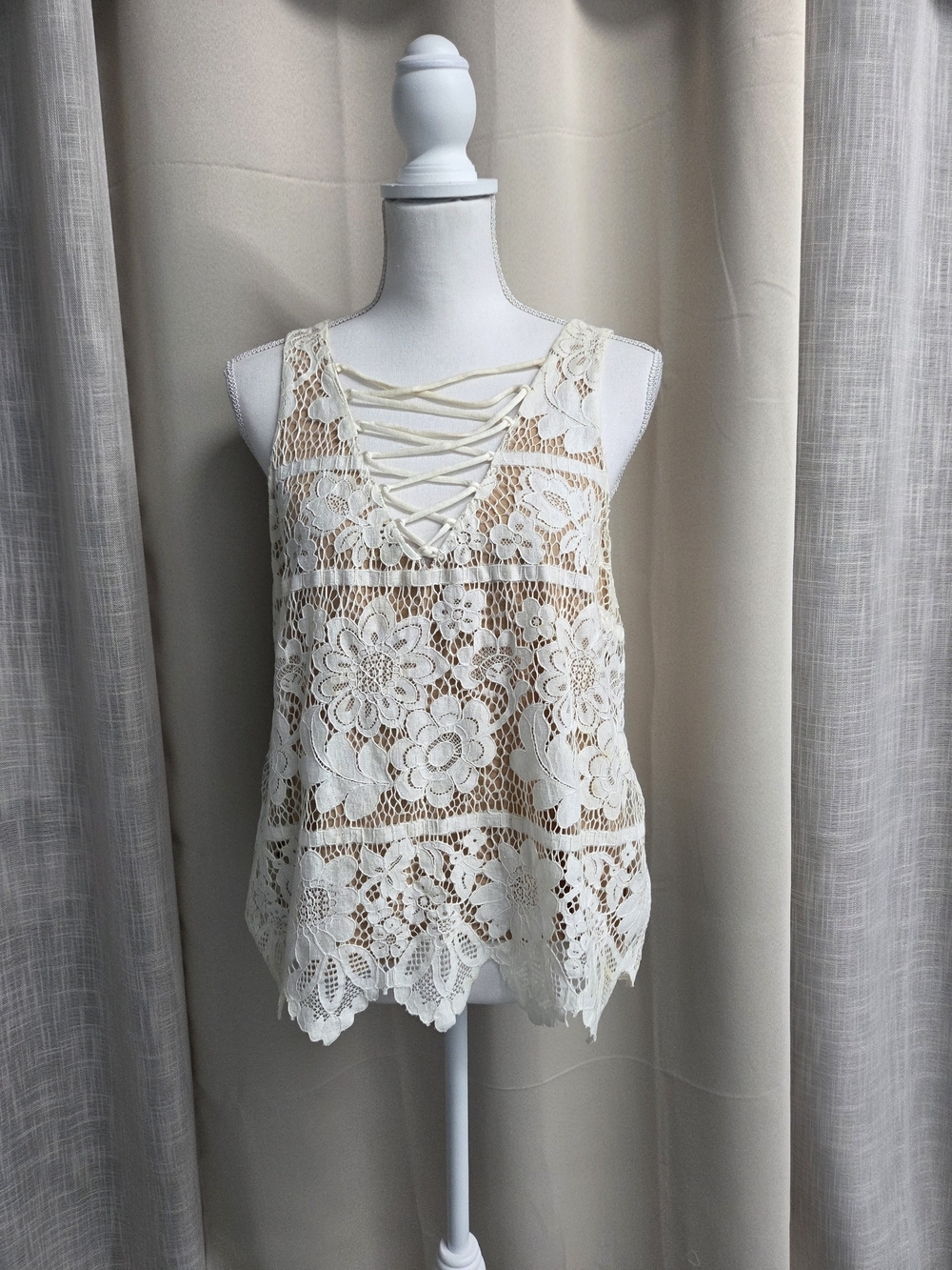 Express Cream Crochet Lace Tank Lace-Up V-Neck Feminine Size L